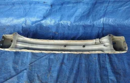 Бампер для Mitsubishi Grandis 2005 года на фотографиях