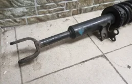 Амортизатор задний правый для BMW 5er 2011 года на фотографиях