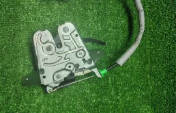 Замок багажника в сборе mercedes a0997400600 25г,в