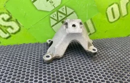 Кронштейн двигателя Audi A6 2005 4F0199307M C6 BDW 2.4I, левый