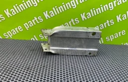 Кронштейн усилителя бампера Mercedes-Benz C-Class 2012 A2046200995 S204 OM651.911 2.2 CDI, передний правый