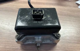 Блок клапанов пневмоподвески для Lexus LX на фотографиях