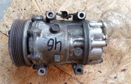 Компрессор кондиционера Volvo V50 2007 36000989 D4204T