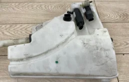 Бачок стеклоомывателя передний для Porsche Cayenne на фотографиях