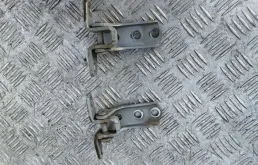 Петля двери передней правой Mitsubishi L200 (2006-2015) 2012 5702A033 2.5 D 4D56