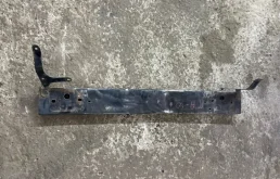 Усилитель бампера переднего Toyota Hilux (2005-2015) 2013 520210K022 2.5 D 2KDFTV