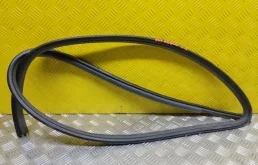 Уплотнитель двери передней правой Toyota Land Cruiser Prado 150 (2009-2023) 2016 6786160170