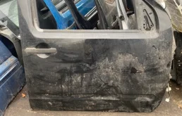 Дверь передняя правая Nissan Navara (D40) 2004-2015 2007 80100EB330