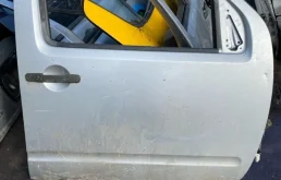 Дверь передняя правая Nissan Navara (D40) 2004-2015 2008 80100EB330