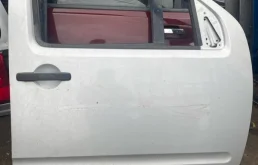 Дверь передняя правая Nissan Navara (D40) 2004-2015 2007 80100EB330