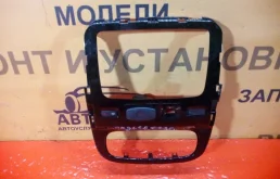 Накладка консоли RENAULT DUSTER 2010-2021 682607294R HSA F4R