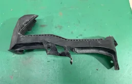 Кронштейн под фару FL УЦЕНКА обломан один крепеж к телевизору на панели держался крепко