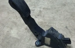 Электронная педаль газа для Toyota RAV4 на фотографиях