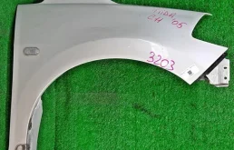 Крылья для Nissan Tiida 2012 года на фотографиях