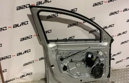 Дверь передняя левая для Volvo S40 2006 года на фотографиях