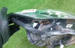 Фара правая для Audi Q7 2013 года на фотографиях