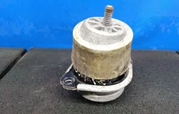 Подушка двс Volkswagen Touareg 1 2002 - 2010 7L