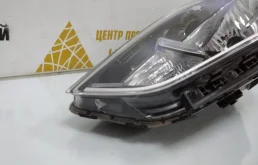 Фара ксенон левая для Hyundai Solaris 2017 года на фотографиях