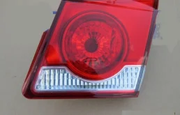 Фонарь внутренний правый для Chevrolet Cruze на фотографиях