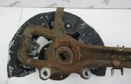 Кулак поворотный левый для Audi Q7 на фотографиях