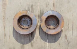 Диски тормозные передние (комплект) для Honda Accord 2003 года на фотографиях