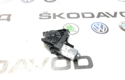Мотор стеклоподъемника Skoda Octavia 2011 1T0959702R A5 (1Z) 1.8 CDAB, передний правый
