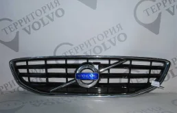 Решетка радиатора VOLVO V40 2013-2016