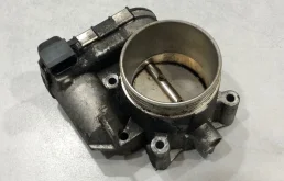 Заслонка дроссельная электрическая Volvo XC90 2004 30711554 1 B5254T2