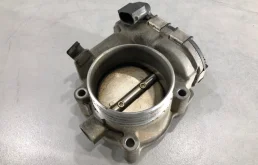 Заслонка дроссельная электрическая Volvo S80 2008 36012618 1 B5254T6