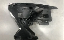 Кронштейн форсунки омывателя Volvo S60 2011 31323426, правый