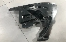 Кронштейн форсунки омывателя Volvo S60 2011 31323425, левый