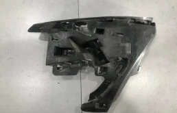 Кронштейн форсунки омывателя Volvo S60 2011 31323425, левый