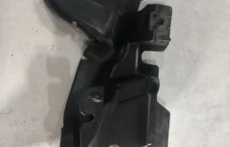 Кронштейн переднего бампера Volvo XC60 31294173, правый