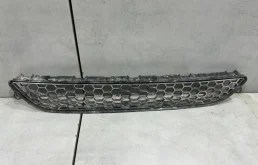 Решетка в бампер центральная Volvo S60 2011 30795021
