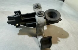 Кронштейн воздушного фильтра Volvo S80 8692206 B5254T6