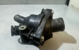 Корпус термостата Volvo S80 30650810 B5254T6