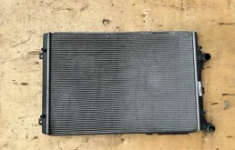 Радиатор двигателя volkswagen golf passat touran