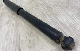 Амортизатор задний правый для Mitsubishi Pajero на фотографиях