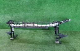 Усилитель переднего бампера для Mercedes-Benz CLA class 2018 года на фотографиях