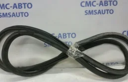Уплотнитель двери Audi A4 2008-2011 8K0831721E 8K 1.8T