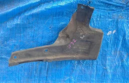 Б.у. пыльник бампера TOYOTA PRIUS ZVW30 TOYOTA PRIUS ZVW30 2ZR-FXE 2010