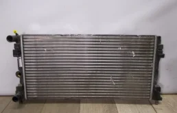 Радиатор охлаждения ДВС для Skoda Rapid 2023 года на фотографиях