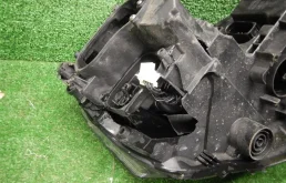 Фара ксенон левая для Skoda Rapid 2014 года на фотографиях