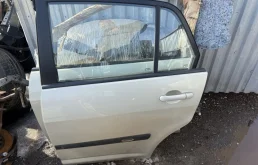 Дверь задняя левая nissan tiida C11 седан