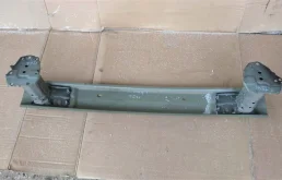 Усилитель переднего бампера для Toyota Corolla 2012 года на фотографиях