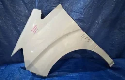 Крылья для Toyota Alphard 2005 года на фотографиях