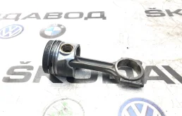 Поршень с шатуном Skoda Octavia 2015 04L105401A A7 (5E) 2.0 CKFC