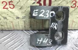 Петля двери передней правой BMW 3-Series 3-Series E90/E91/E92/E93 2005 - 2010 бензин 2.0 i Механика Универсал