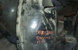 Подкрылок Volkswagen jetta 1K5805978B, передний правый