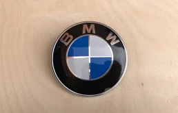 Значок на капот багажник bmw 320 520 730 x3 x5 x6